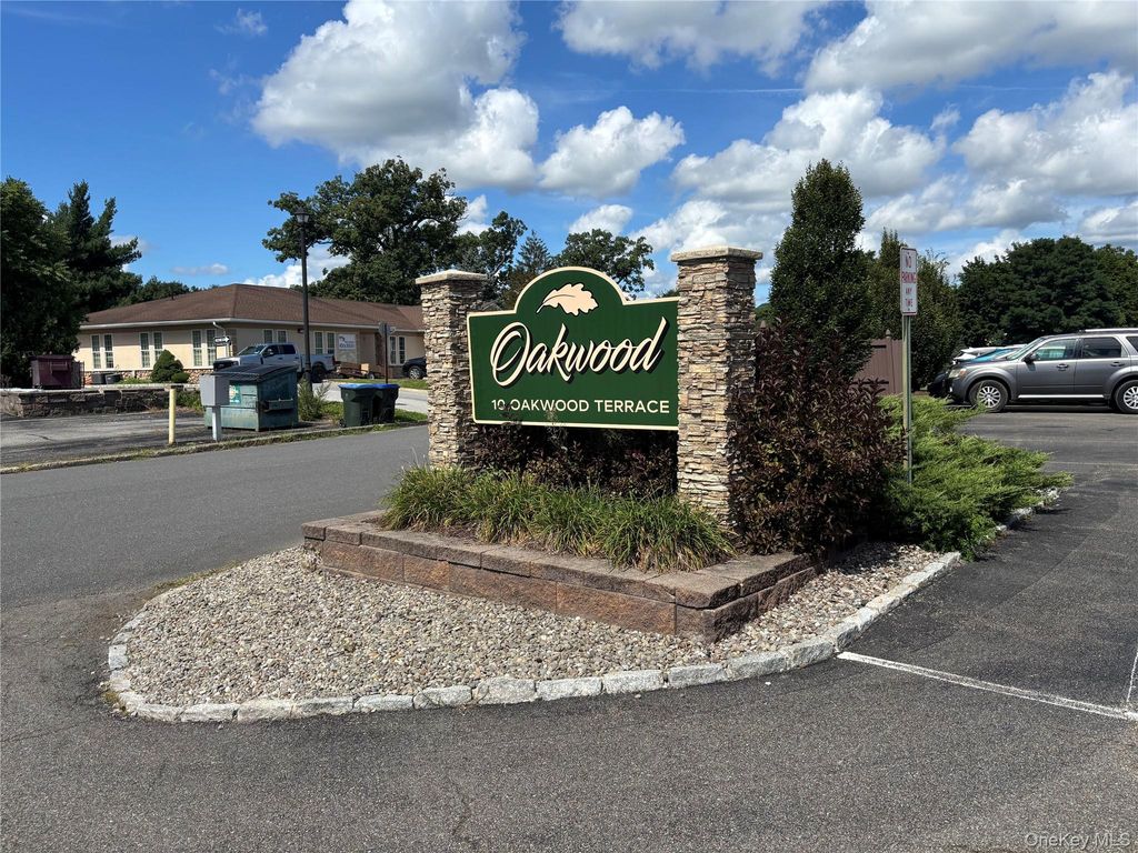 10 Oakwood Terrace 37, New Windsor, NY 12553 — exterior