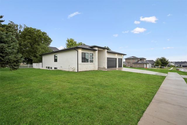 1403 19th Street SE, Altoona, IA 50009