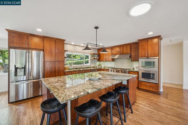 1072 Via Roble, Lafayette, CA 94549