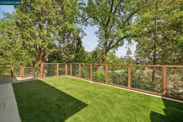 1072 Via Roble, Lafayette, CA 94549