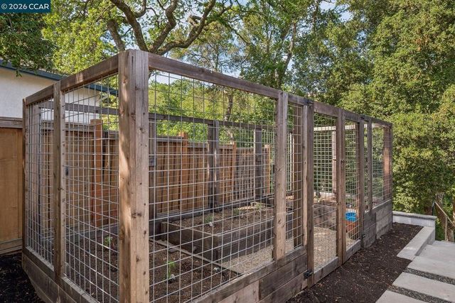 1072 Via Roble, Lafayette, CA 94549