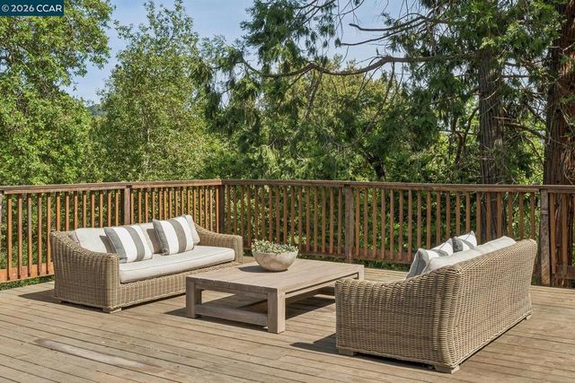 1072 Via Roble, Lafayette, CA 94549