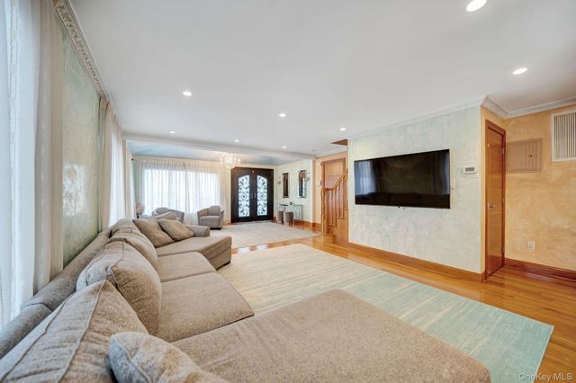 188-14 McLaughlin Avenue, Holliswood, NY 11423