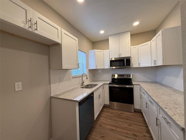 3100 Walnut Bend Lane 223, Houston, TX 77042