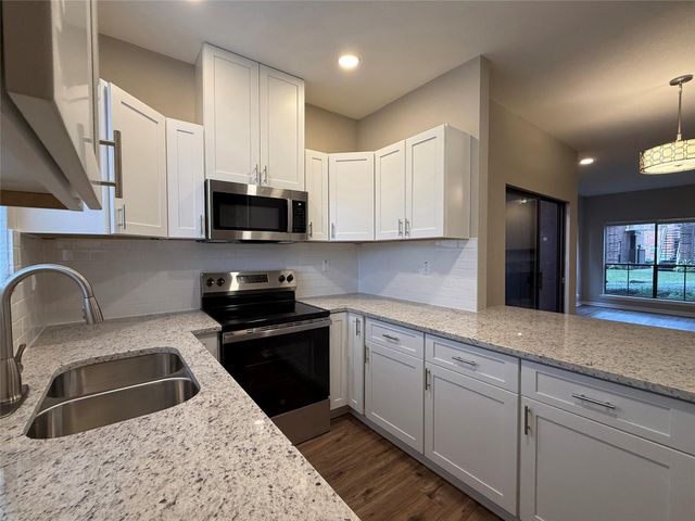 3100 Walnut Bend Lane 223, Houston, TX 77042