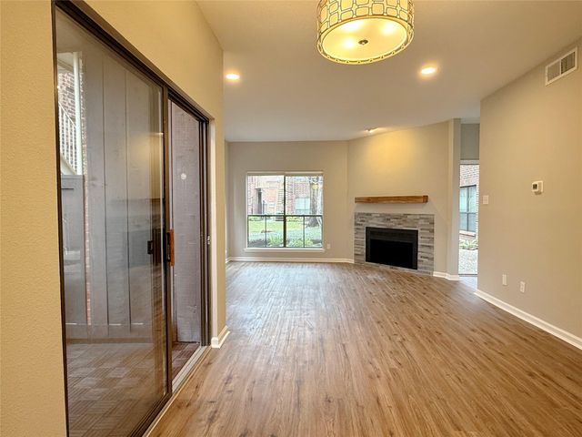 3100 Walnut Bend Lane 223, Houston, TX 77042