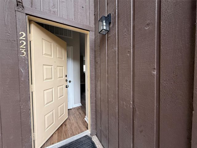 3100 Walnut Bend Lane 223, Houston, TX 77042