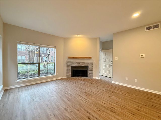 3100 Walnut Bend Lane 223, Houston, TX 77042