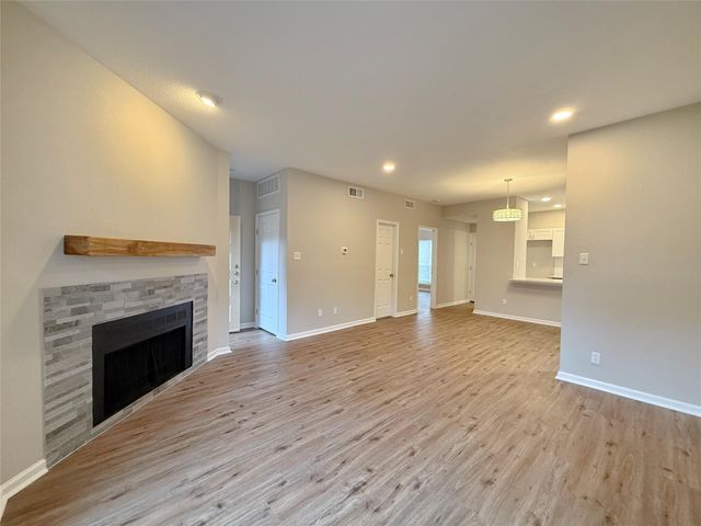 3100 Walnut Bend Lane 223, Houston, TX 77042