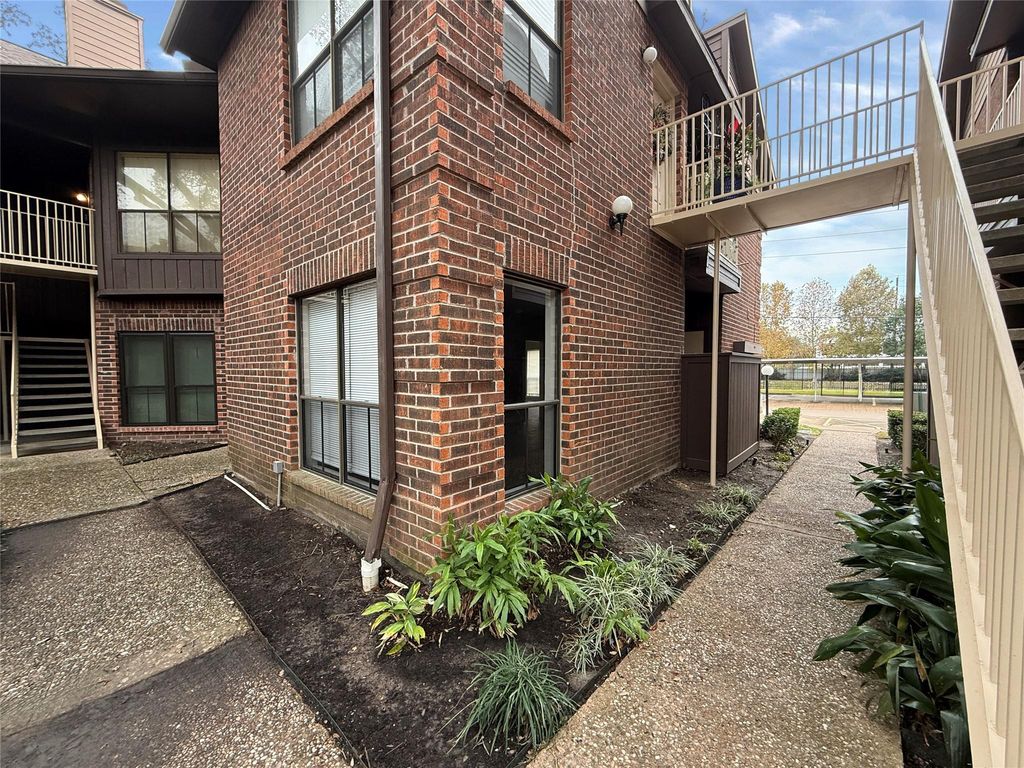 3100 Walnut Bend Lane 223, Houston, TX 77042