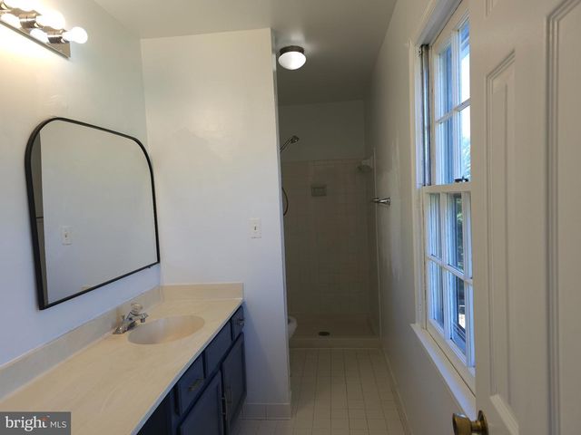 13824 POPLAR TREE RD, Chantilly, VA 20151