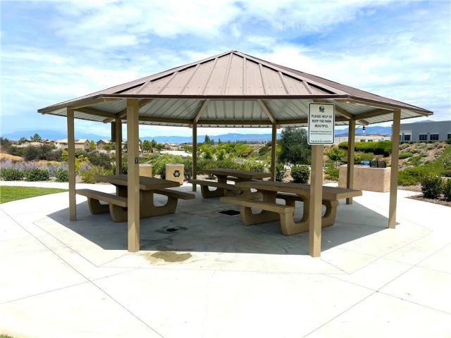 1136 Poinsettia Circle, Calimesa, CA 92320