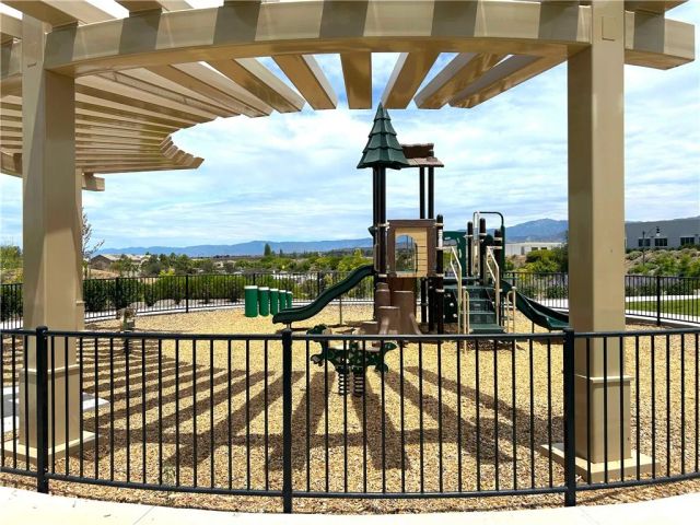 1136 Poinsettia Circle, Calimesa, CA 92320