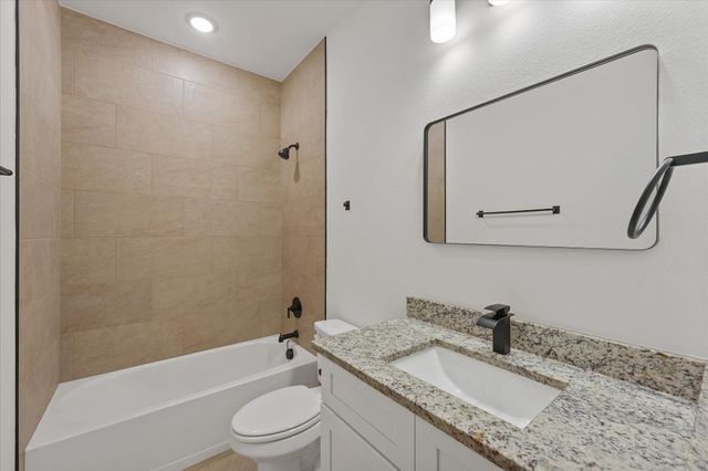 203 Kalura Way, Tool, TX 75143