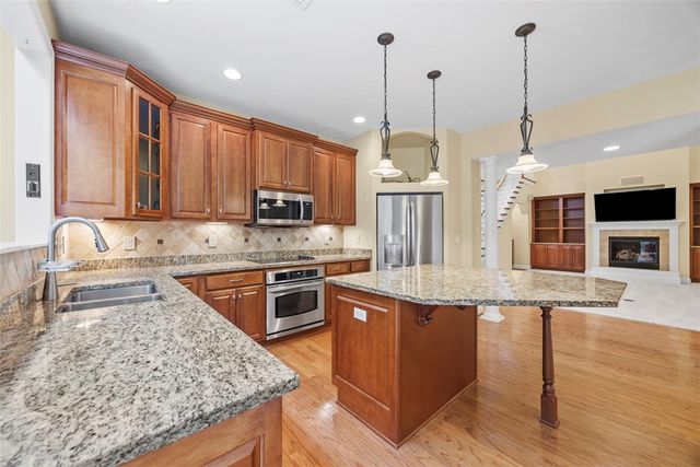 402 Providence Ct, Adams Twp, PA 16059