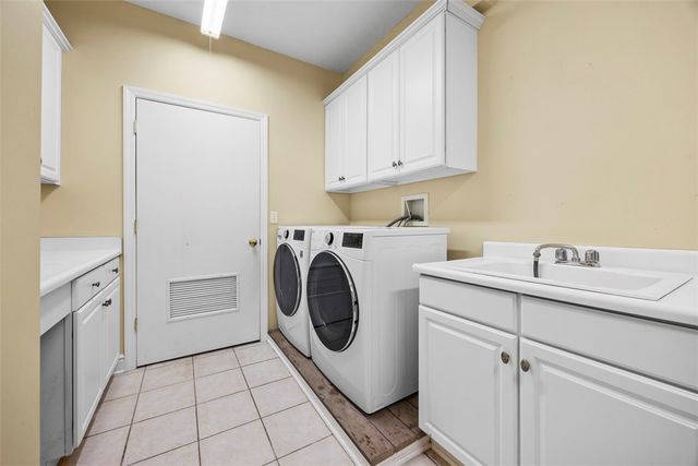 402 Providence Ct, Adams Twp, PA 16059