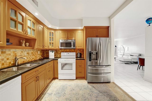 1701 S Ocean Dr 105, Hollywood, FL 33019