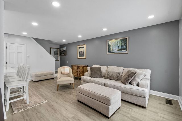 1688 Normantown Road, Naperville, IL 60564