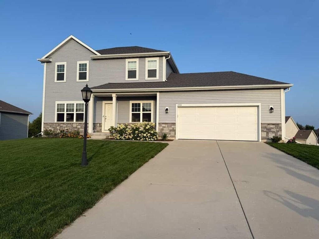 1715 Boulder PASS, Port Washington, WI 53074