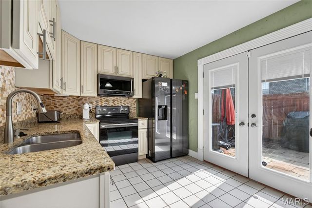 4262 Eiffel Drive, St George, MO 63125