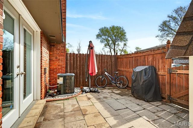 4262 Eiffel Drive, St George, MO 63125