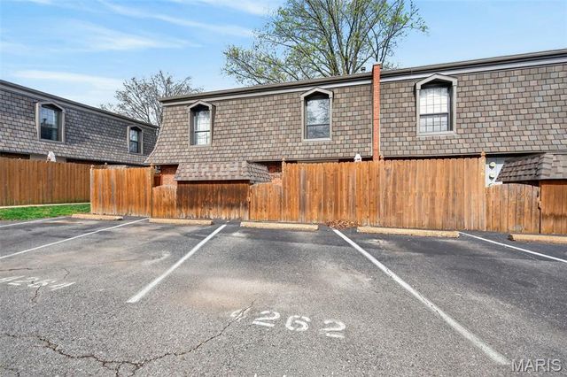 4262 Eiffel Drive, St George, MO 63125