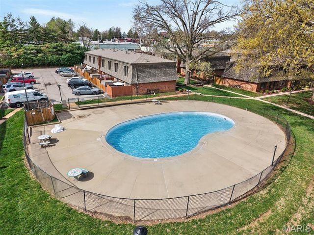 4262 Eiffel Drive, St George, MO 63125
