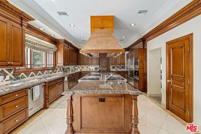 809 N Canon Drive, Beverly Hills, CA 90210