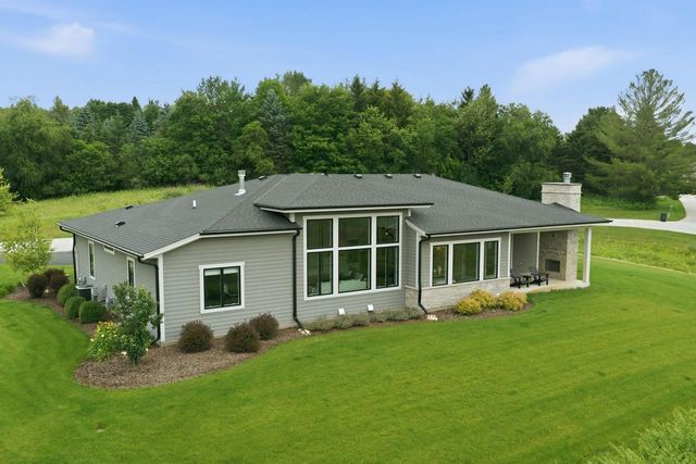S17W30381 Hazeltine COURT, Waukesha, WI 53188