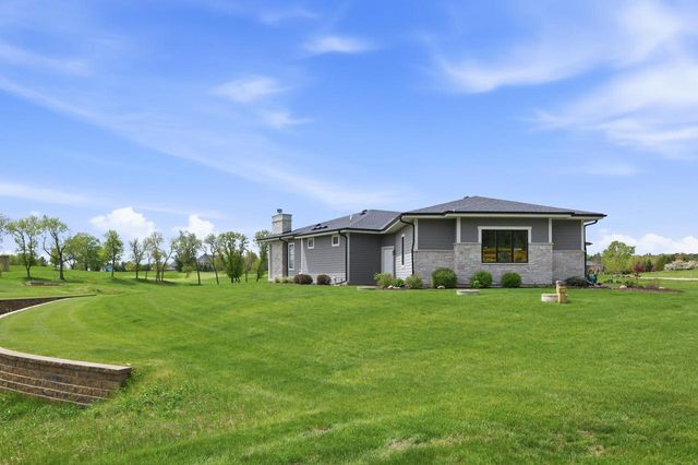 S17W30381 Hazeltine COURT, Waukesha, WI 53188