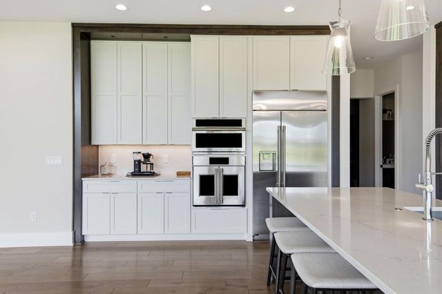 S17W30381 Hazeltine COURT, Waukesha, WI 53188