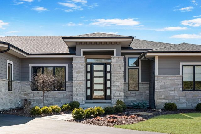 S17W30381 Hazeltine COURT, Waukesha, WI 53188