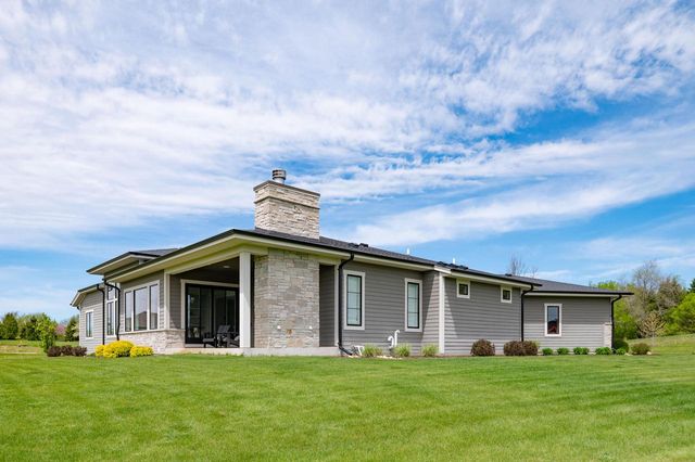 S17W30381 Hazeltine COURT, Waukesha, WI 53188