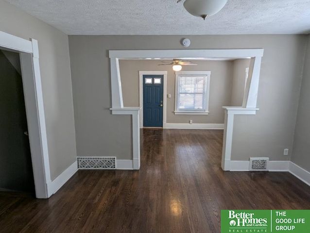 3155 jackson Street, Omaha, NE 68105