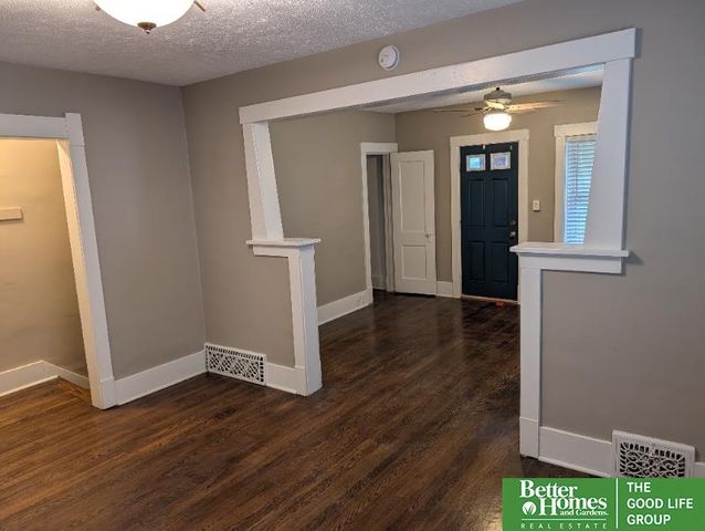 3155 jackson Street, Omaha, NE 68105