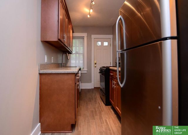 3155 jackson Street, Omaha, NE 68105