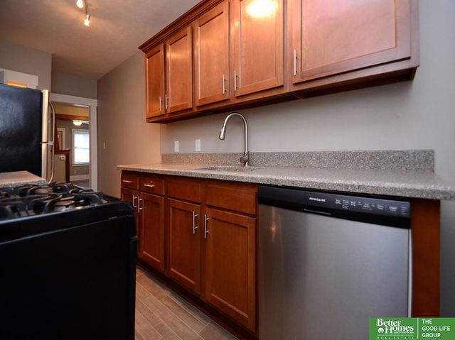 3155 jackson Street, Omaha, NE 68105