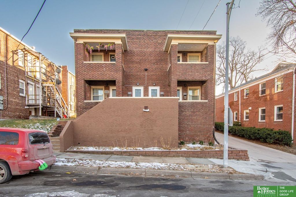 3155 jackson Street, Omaha, NE 68105