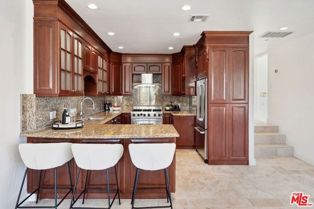 8031 Floral Avenue, Los Angeles, CA 90046