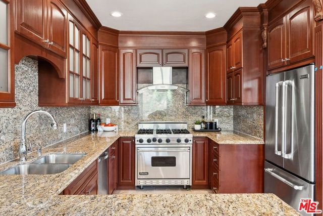 8031 Floral Avenue, Los Angeles, CA 90046