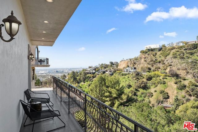 8031 Floral Avenue, Los Angeles, CA 90046