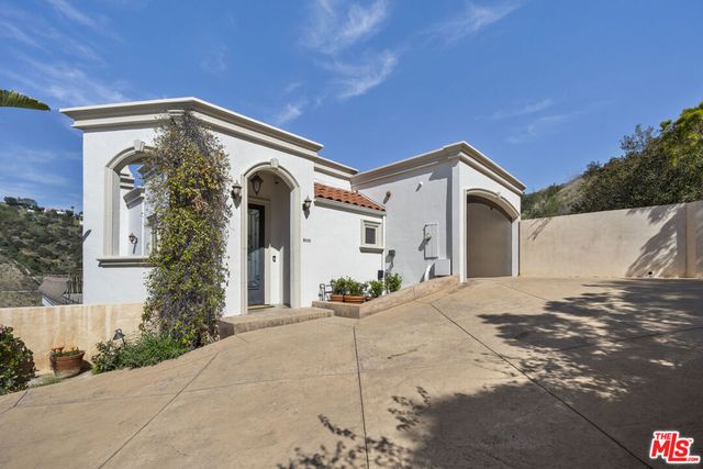 8031 Floral Avenue, Los Angeles, CA 90046
