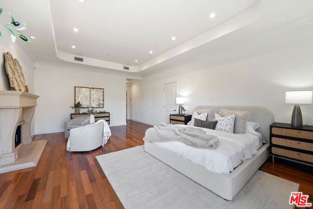 8031 Floral Avenue, Los Angeles, CA 90046