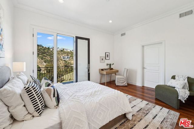 8031 Floral Avenue, Los Angeles, CA 90046