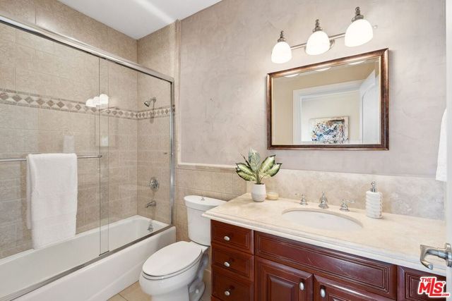 8031 Floral Avenue, Los Angeles, CA 90046