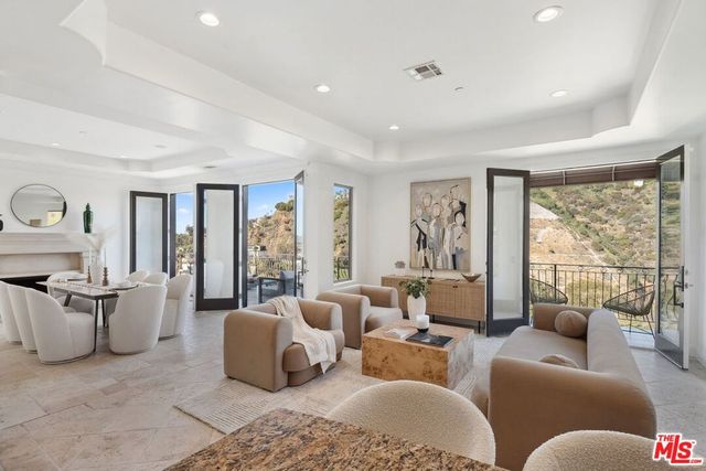 8031 Floral Avenue, Los Angeles, CA 90046