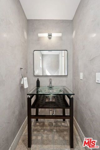 8031 Floral Avenue, Los Angeles, CA 90046