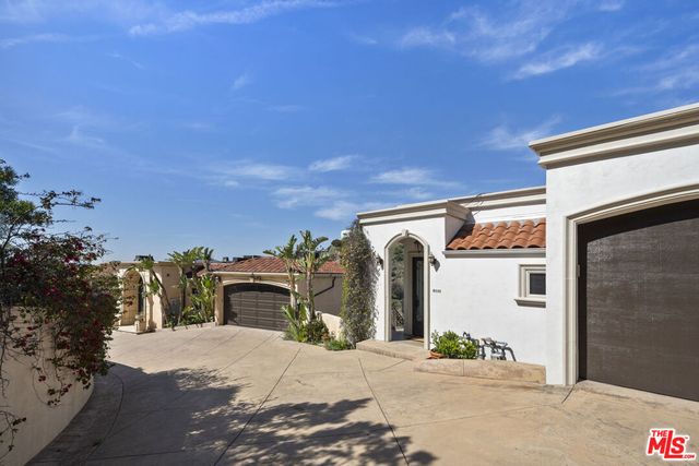 8031 Floral Avenue, Los Angeles, CA 90046