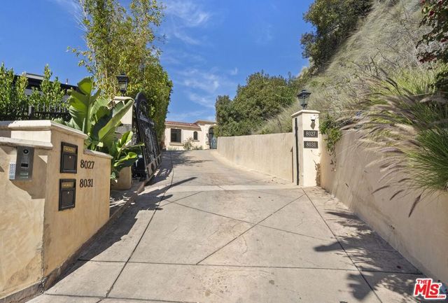 8031 Floral Avenue, Los Angeles, CA 90046