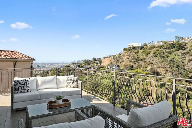 8031 Floral Avenue, Los Angeles, CA 90046